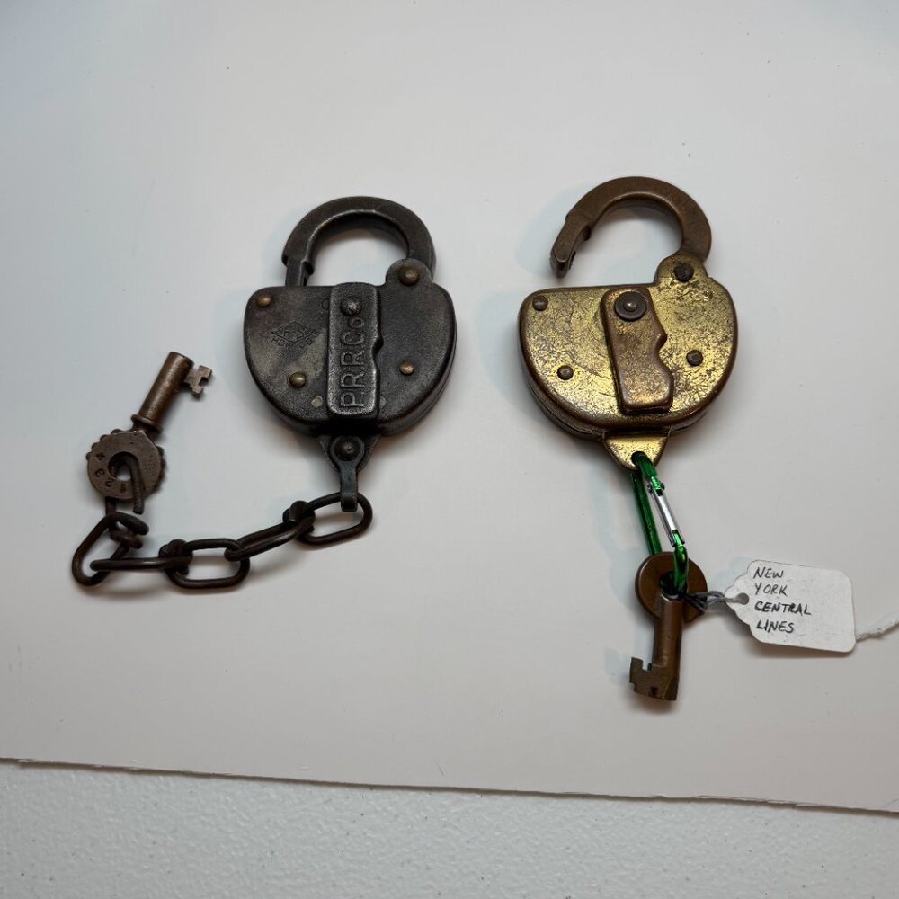 LOT OF 2 VINTAGE RAILROAD LOCKS~PENNSYLVANIA & NY CENTRAL LINE~KEYS❗️